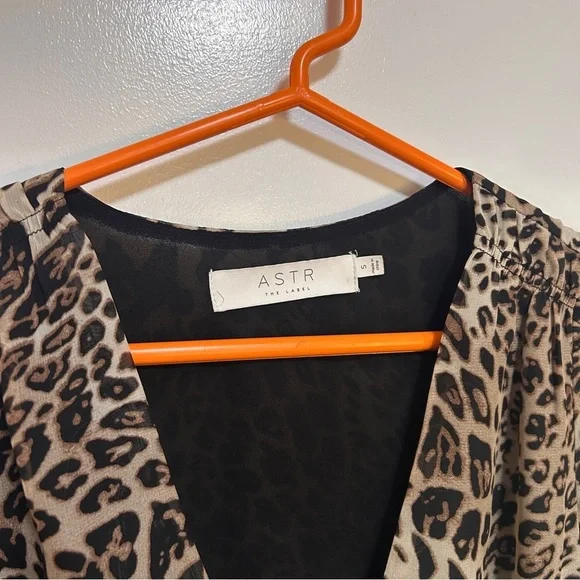 ASTR The Label Leopard Cheetah Print Ruched V-Neck Midi Dress - Picture 4 of 7